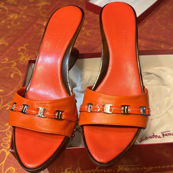 Farragomo size 10B orange mules. Only worn a few times. 3 in heel - Picture 16 of 17